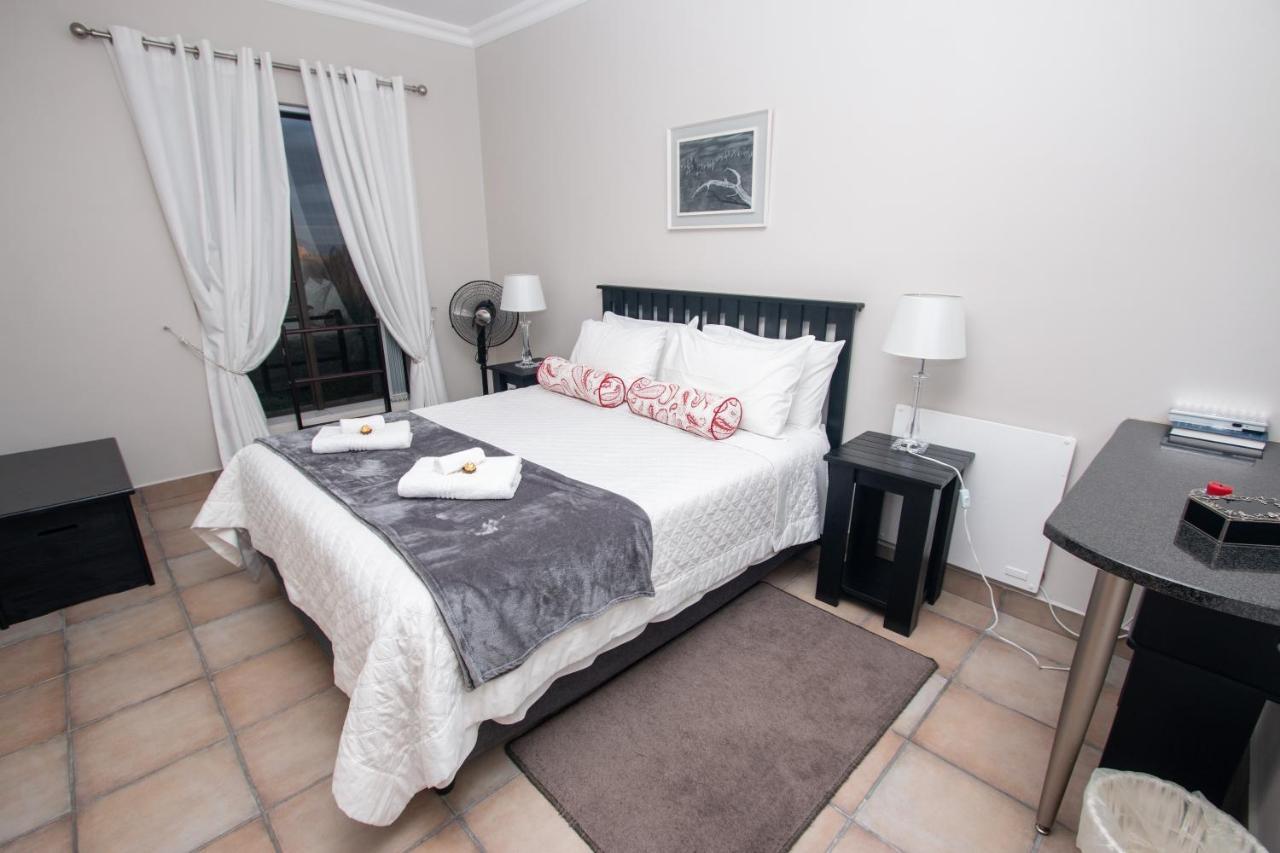 Van Den Berg'S Guesthouse Betty's Bay Eksteriør billede